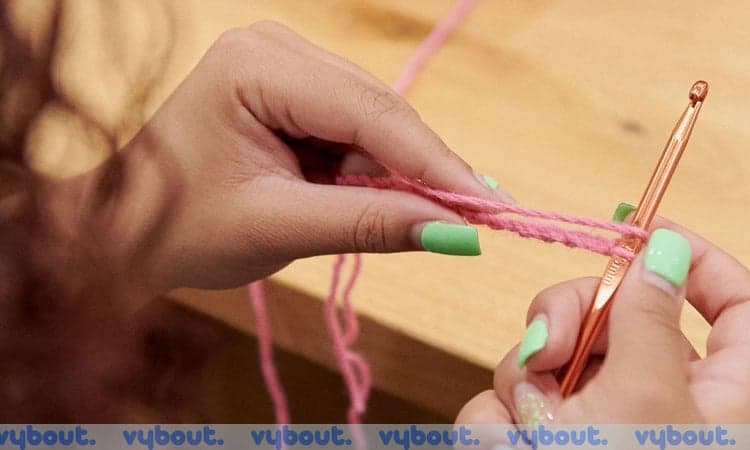 Finger knitting workshop