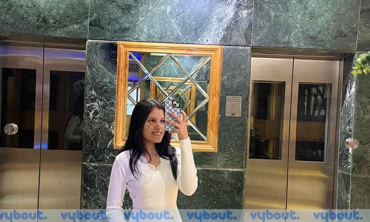 Cafe Vibes with Ridhi